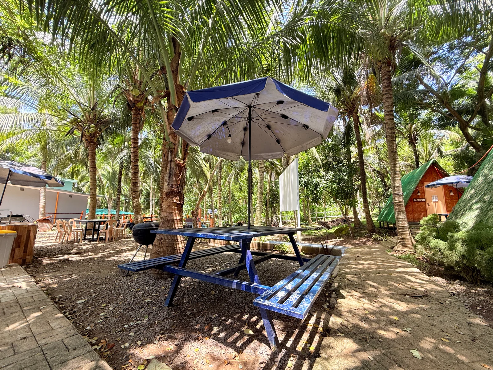 Outdoor picnic table and umbrella at Starksway Resort