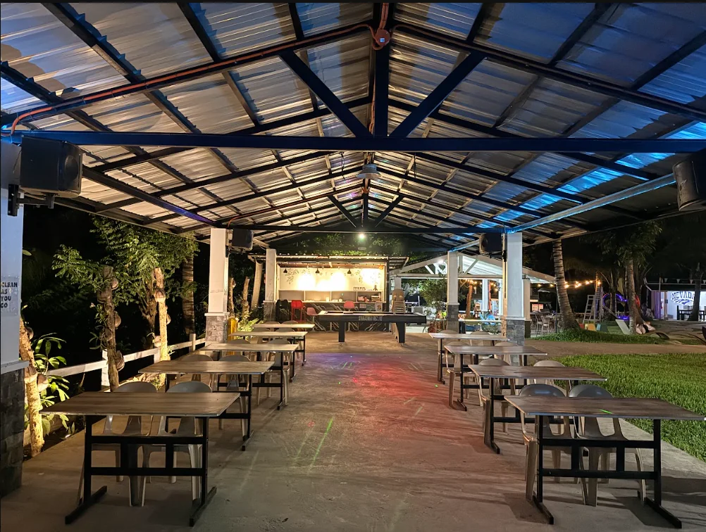 Covered open-air common space